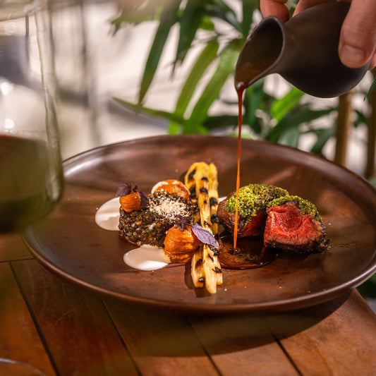 This main course takes you to Moroccan cuisine with flavors of medina, lentils and harira. Lamb chump with white asparagus, mint, parsley and many more spicy flavors as we know from this kitchen.