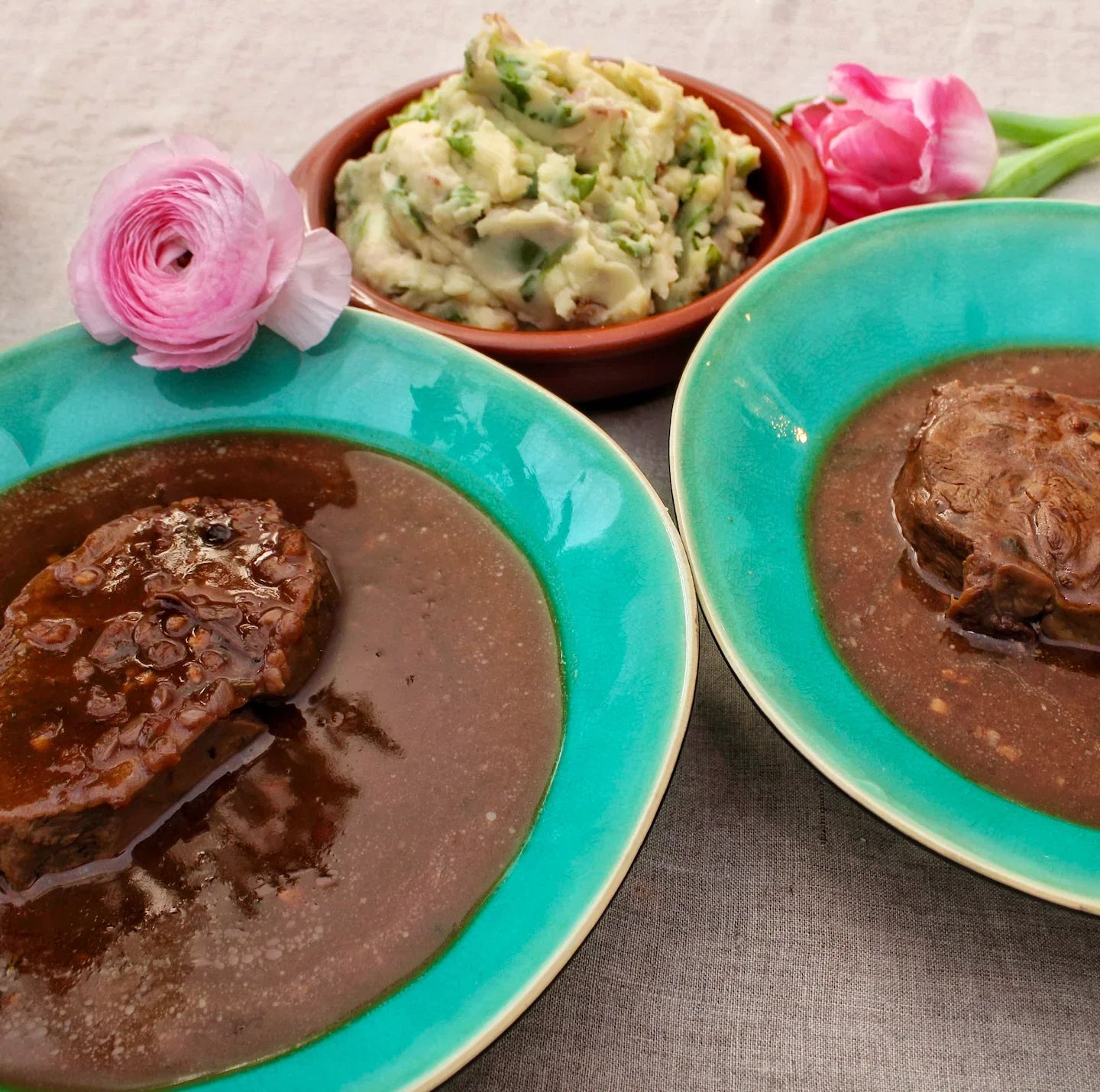 Beef brisket, gravy & endive mash 